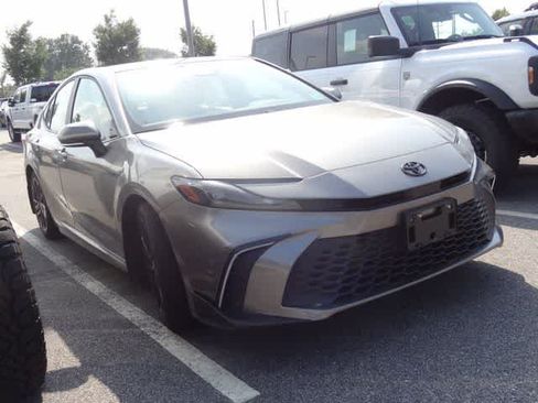 Used 2025 Toyota Camry SE w/ Convenience Package FWD image 3