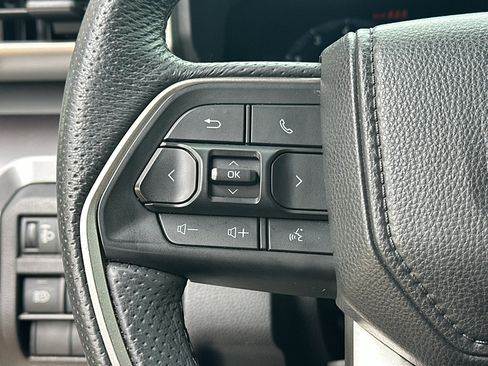 Used 2025 Toyota Tacoma TRD Off-Road AWD/4WD image 15