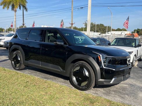 Used 2024 Kia EV9 Light image 4