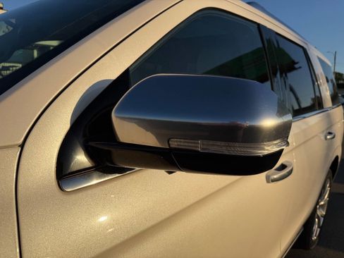 Used 2018 Ford Expedition Platinum image 39