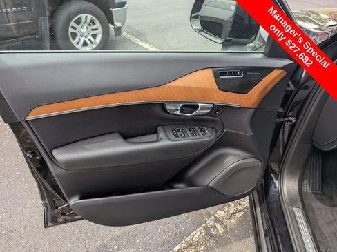 Used 2021 Volvo XC90 T6 Momentum w/ Climate Package AWD/4WD image 14