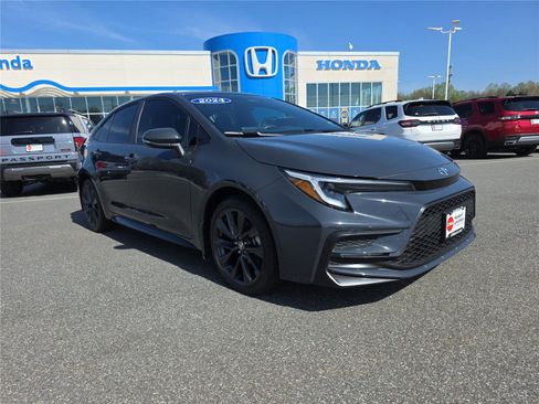 Used 2024 Toyota Corolla SE image 8