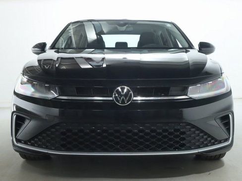 Used 2025 Volkswagen Jetta SE w/ Sunroof Package image 5
