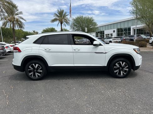 Used 2022 Volkswagen Atlas Cross Sport SE FWD image 5