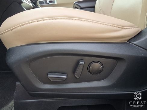 Used 2021 Ford Explorer XLT w/ Equipment Group 202A image 10