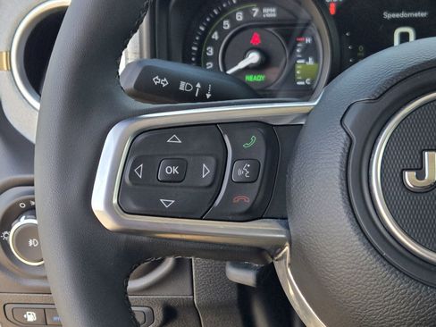 Used 2025 Jeep Wrangler Sahara w/ Safety Group image 35