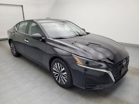 Used 2024 Nissan Altima 2.5 SV image 11