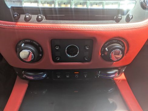 Used 2018 Rolls-Royce Dawn RWD image 28
