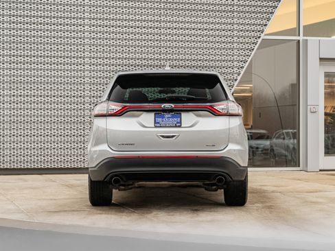 Used 2018 Ford Edge SE image 25