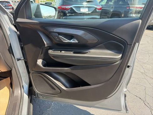 Used 2024 GMC Terrain SLE w/ Driver Convenience Package image 19