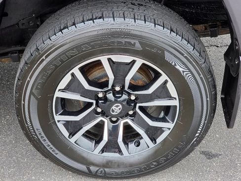 Used 2022 Toyota Tacoma TRD Sport w/ Technology Package AWD/4WD image 15