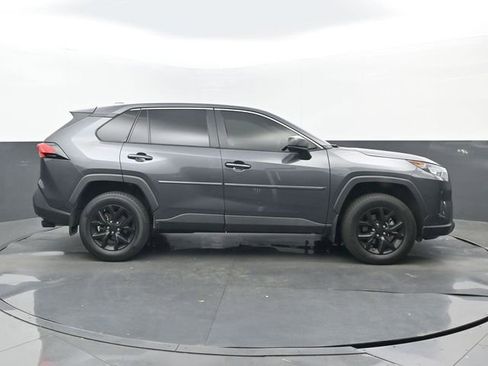 Used 2022 Toyota RAV4 LE FWD image 2