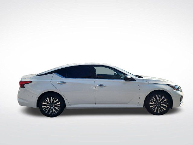 Used 2025 Nissan Altima 2.5 SV FWD image 6