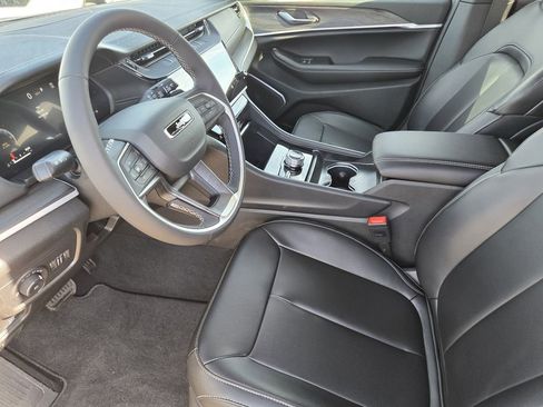 New 2026 Jeep Grand Cherokee Limited w/ Limited Altitude Package AWD/4WD image 8