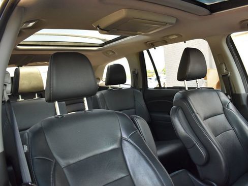 Used 2019 Honda Pilot Elite image 16