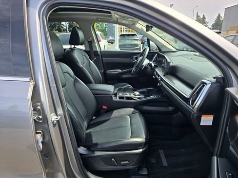 Certified 2025 Kia Sorento EX AWD/4WD image 13