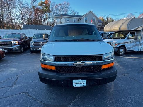 Used 2017 Chevrolet Express 3500 image 9