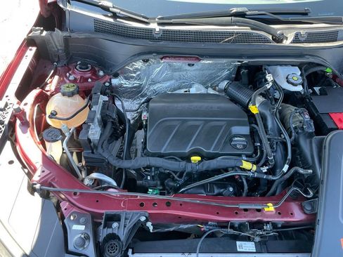 Used 2025 Chevrolet Trax LT FWD image 37