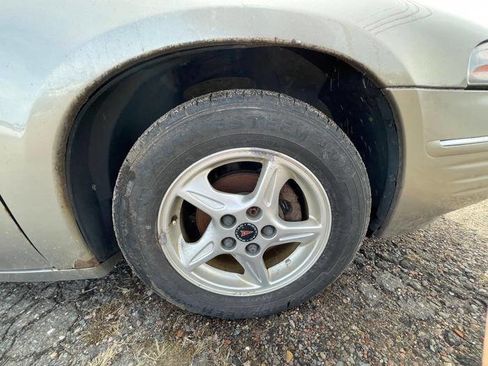 Used 2001 Pontiac Bonneville SE image 19