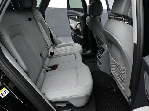 Used 2024 Audi Q5 2.0T Premium image 14