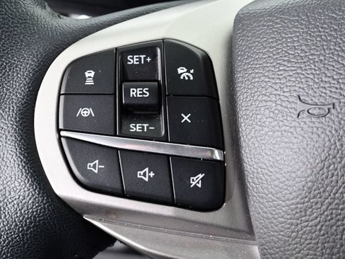 Used 2024 Ford Explorer XLT w/ Equipment Group 202A AWD/4WD image 33