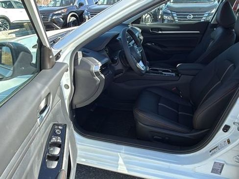 New 2025 Nissan Altima 2.5 SR image 35