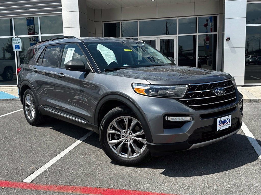 Used 2021 Ford Explorer XLT w/ Equipment Group 202A RWD image 3