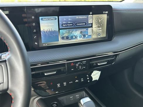 Certified 2025 Nissan Kicks SR image 29