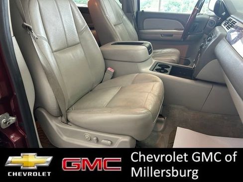 Used 2008 GMC Yukon XL SLT w/ SLT Preferred Equipment Group AWD/4WD image 27