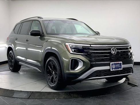 Certified 2025 Volkswagen Atlas Peak Edition SE AWD/4WD image 1