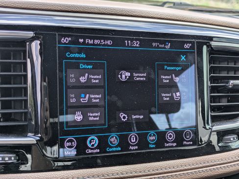 Used 2020 Chrysler Pacifica Limited w/ Advanced Safetytec Group FWD image 29