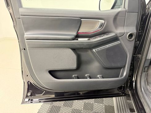 Used 2025 Ford Expedition Platinum image 12