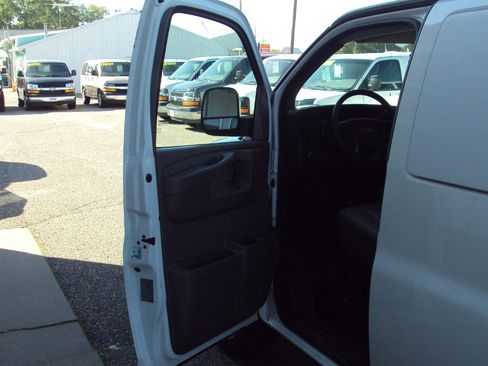 Used 2014 Chevrolet Express 1500 AWD image 21