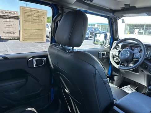 Used 2025 Jeep Wrangler Unlimited Sport AWD/4WD image 11
