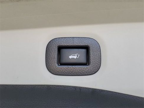 Used 2019 Nissan Rogue SV image 12