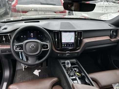 Used 2024 Volvo XC60 B5 Ultimate w/ Protection Package Premier AWD/4WD image 5