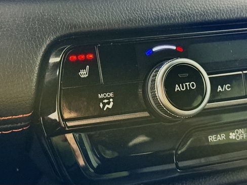 Used 2025 Honda Pilot TrailSport image 19
