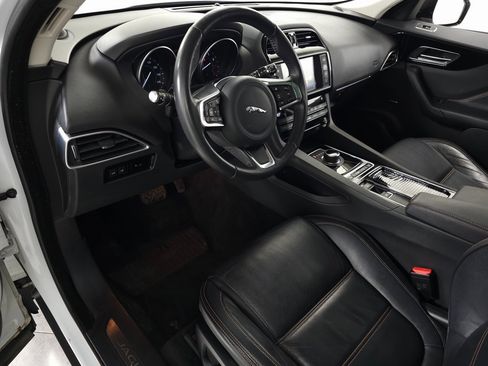 Used 2018 Jaguar F-PACE Prestige image 15