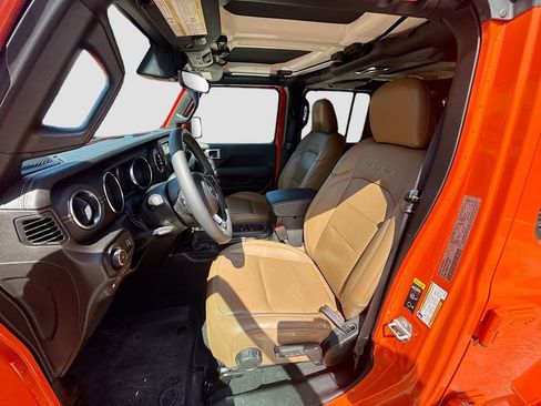 Used 2023 Jeep Wrangler Unlimited Sahara w/ Cold Weather Group AWD/4WD image 23