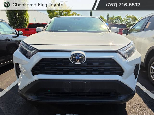 Used 2023 Toyota RAV4 LE AWD/4WD image 2