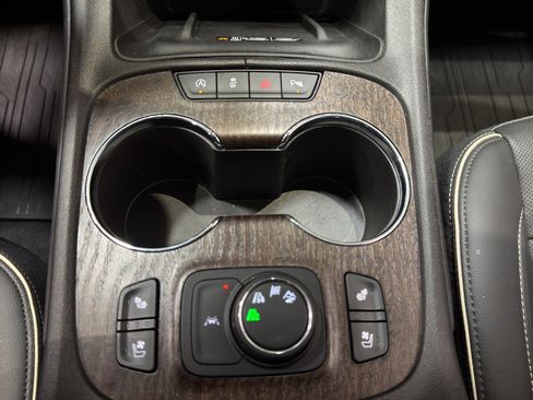 Used 2022 GMC Acadia Denali w/ GMC Pro Grade Package image 31