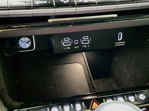 Used 2022 Jeep Wagoneer Series III w/ Premium Group I AWD/4WD image 20