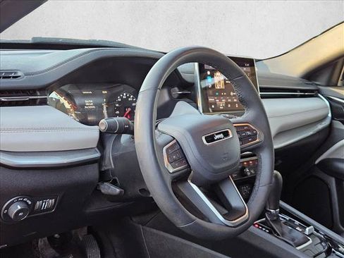 Used 2025 Jeep Compass Limited AWD/4WD image 8