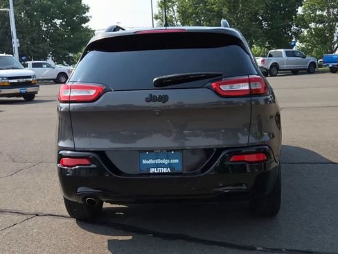 Used 2018 Jeep Cherokee Latitude FWD image 7