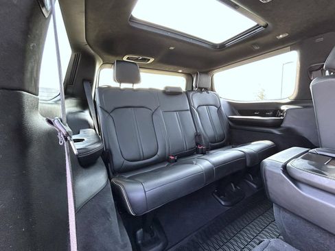 Used 2022 Jeep Grand Wagoneer Series II w/ Convenience Group III AWD/4WD image 19