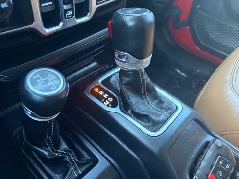 Used 2021 Jeep Wrangler Unlimited Sahara w/ Cold Weather Group AWD/4WD image 18