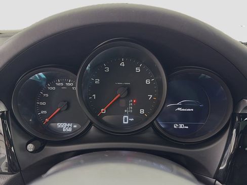 Certified 2021 Porsche Macan image 17