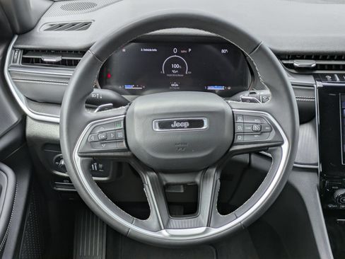 Used 2024 Jeep Grand Cherokee Laredo RWD image 19