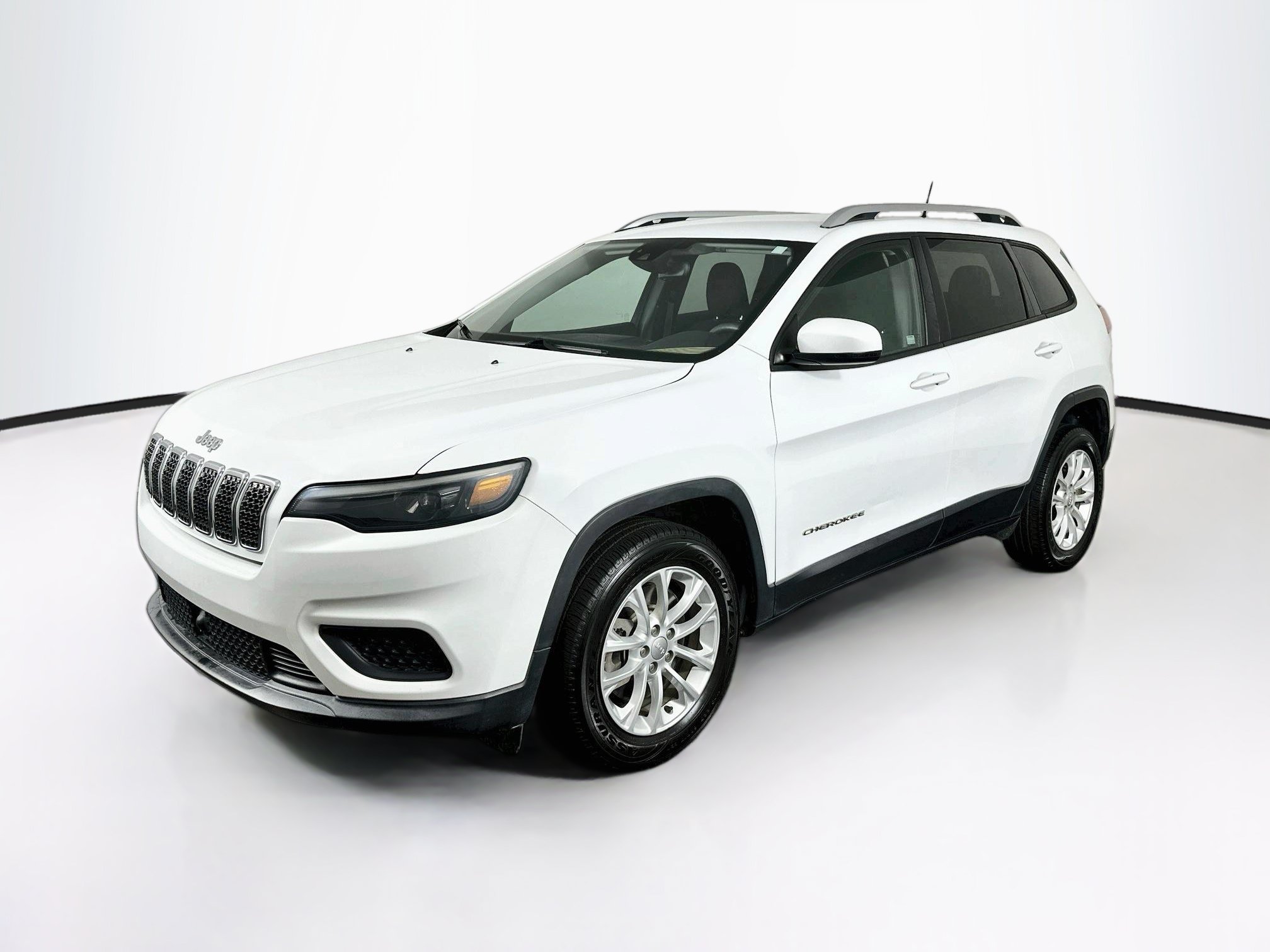 Used 2021 Jeep Cherokee Latitude w/ Mopar Interior Package FWD image 3
