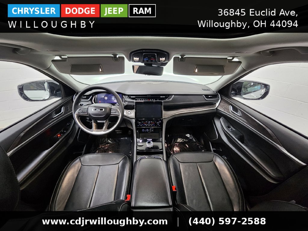 Used 2023 Jeep Grand Cherokee Limited w/ Luxury Tech Group II AWD/4WD image 32